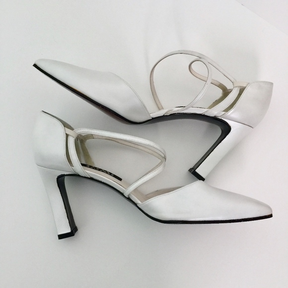 stuart weitzman white pumps